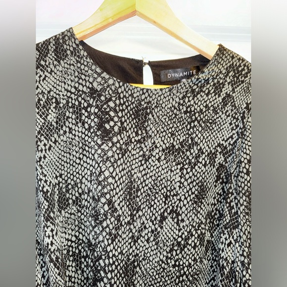 Green and black dress dynamite size 6 with tie belt. Worn once. - Picture 4 of 4